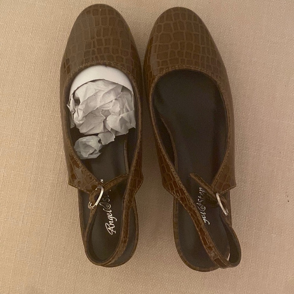 Brown Delia Pump, size 7 medium